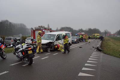 Drie personen naar ziekenhuis na frontale botsing Winterswijk