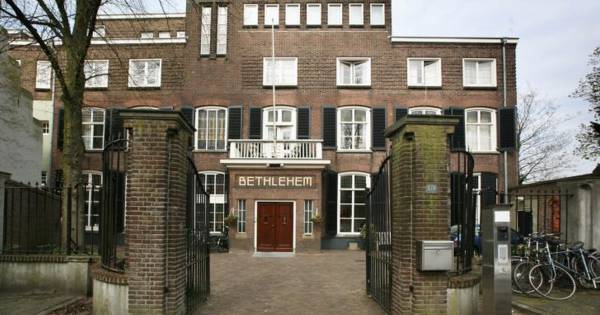Hospice zet terminale man op straat na roken op kamer - AD.nl