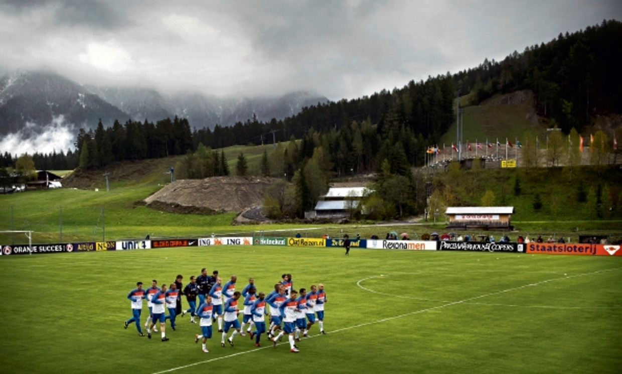Tirol Ontvangt Nederlands Elftal Bedaard Trouw