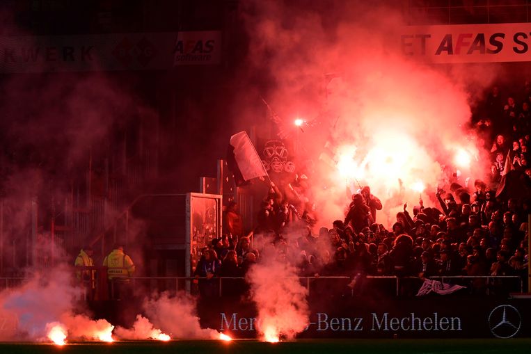 Fans van AA Gent in het Bengaals vuur. 