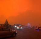 Vierduizend mensen zitten vast op strand door oprukkende bosbranden in Australië, regering stuurt boten en helikopters