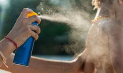 “Het is een fabel dat zonnecrème na 12 maanden niet meer werkt”: dermatoloog over de levensduur van de bescherming (en hoe je die verlengt)