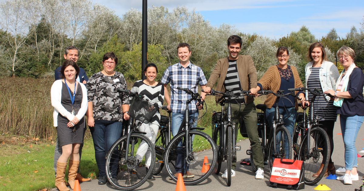 11 personeelsleden van stad en OCMW Oudenaarde fietsen met ebike naar