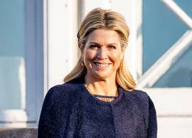 Door déze outfit van Máxima willen we nu allemaal een cape