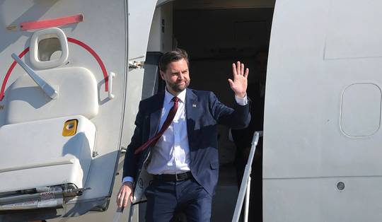 Onderhandelingen onzeker: Vance op weg naar Pakistan, maar Iraanse delegatie nog niet eens vertrokken