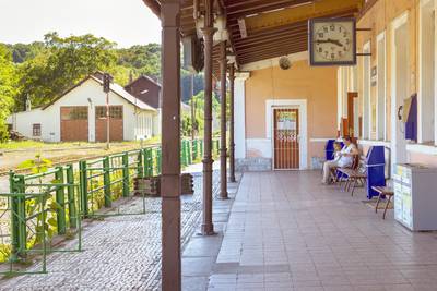 Skip Praag en pak de trein naar omliggende dorpen en steden