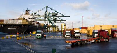 Schip verliest 30 containers: 
scheepvaart Schelde gestremd