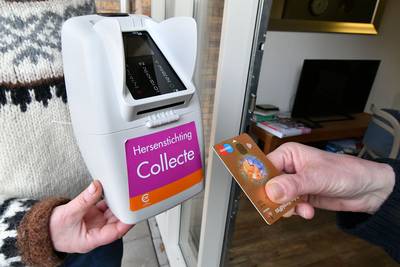 En weer 4 euro! Hogere bedragen voor goede doel door pinnen aan de deur