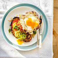 Geen groente smaakt meer naar zomer: tomatentoast met sesam-halloumi-eieren