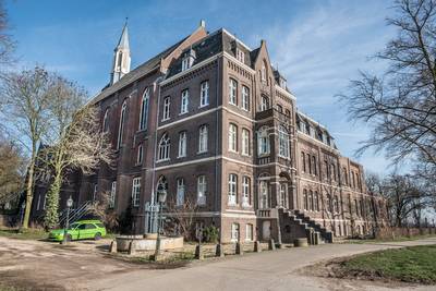 Te koop: rauw poptempeltje in monumentaal klooster. ‘Maar verkoop het niet zomaar’