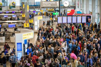 Verantwoordelijk burgemeester Hoes gepasseerd bij lamleggen Schiphol