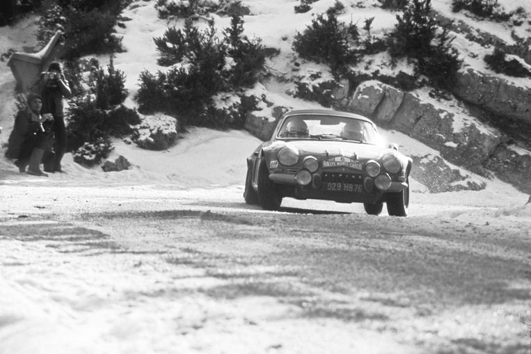 We kunnen er alleen nog van dromen: ouderwets raggen in de Alpine A110 - Volkskrant