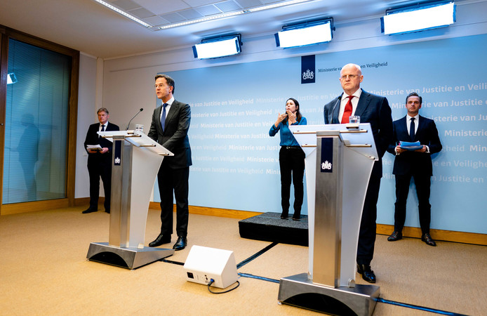 Vorige week deden vier ministers het woord tijdens een wat rommelige persconferentie. Premier Mark Rutte kondigde vorige al aan dat dat niet meer zou gebeuren.