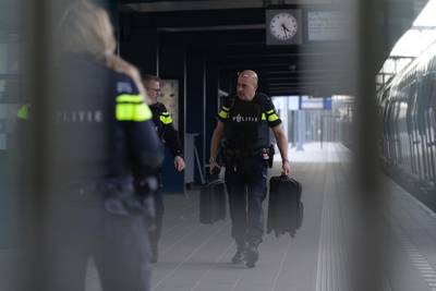 Treinverkeer rond Enschede weer hervat na loos alarm om verdachte koffer op station