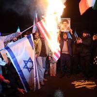 Iran dreigt bij het niet uitvoeren van het tienpuntenplan door de VS: ‘Wij hebben een vinger aan de trekker’