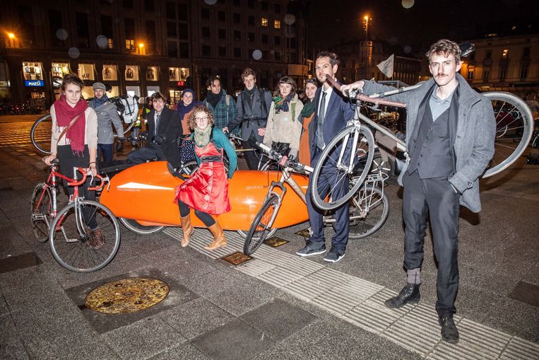 Critical Mass Gent Fietst In Beste Kostuum Gent In De Buurt Hln
