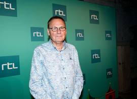Jan de Hoop deelt foto van bebloed gezicht: “Gewond na een aanvaring”