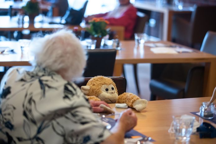 Ouderen zijn bij de verdeling van het coronavaccin als eersten aan de beurt.