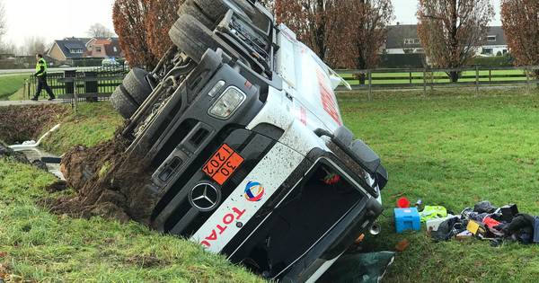 Weg weer open na ongeval dieselwagen - De Gelderlander
