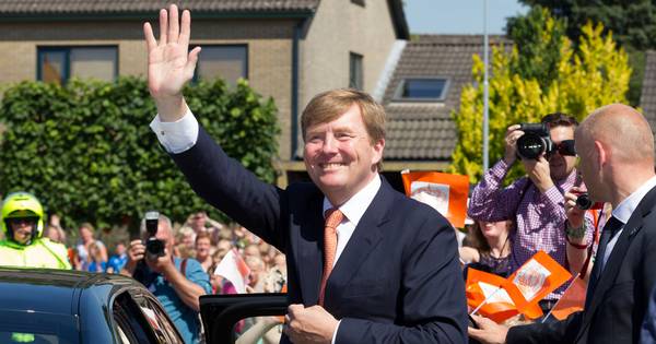 Koning Willem-Alexander opent veelbesproken hoogwatergeul bij Kampen - De Stentor
