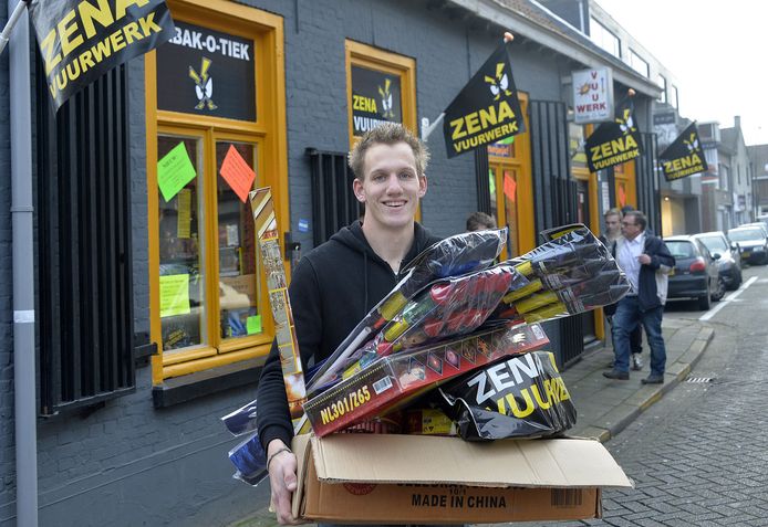 Stormloop Op Vuurwerk Is Gestart Baarle Hertog Hln Be