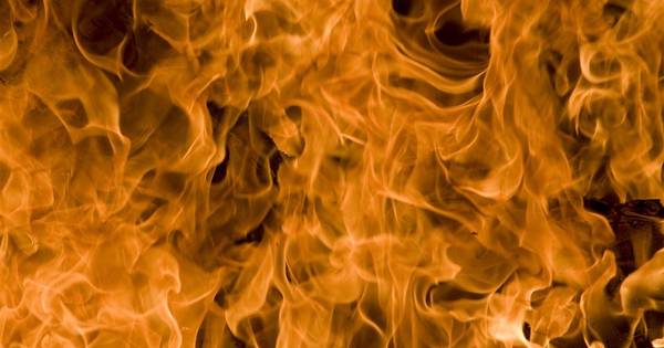 Woonhuis Rheezerveen brandt volledig uit | Hardenberg - De Stentor