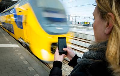 Tienduizenden treinreizigers reizen met hun mobiel, zónder OV-chipkaart
