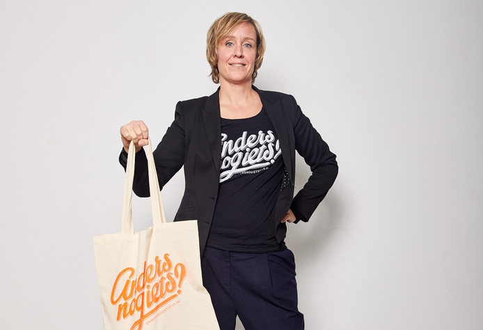,,Zoâ€™n kleine ambachtelijke winkel, waar ze weten wie ik ben, dat geeft een dorpsgevoelâ€™â€™, zegt Annemarie Mosterd.