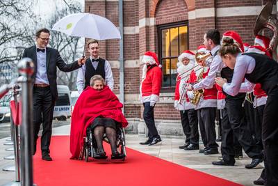 Pleyade verrast 500 bewoners en begeleiders met groot gala in Musis