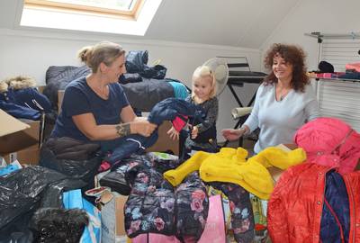 Myrte uit Noordwelle zamelt winterkleren in voor vluchtelingen: ‘Reacties zijn hartverwarmend’