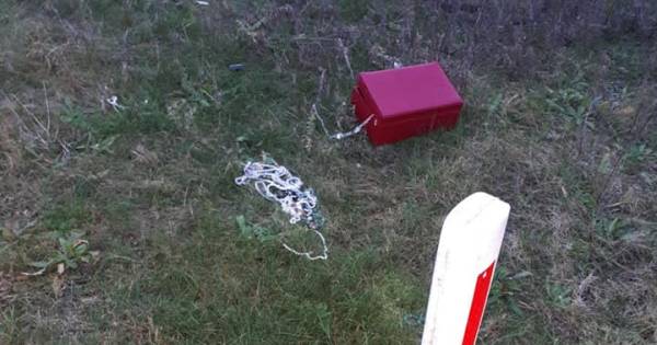 Sieradenkist in berm langs A58, politie zoekt eigenaar .