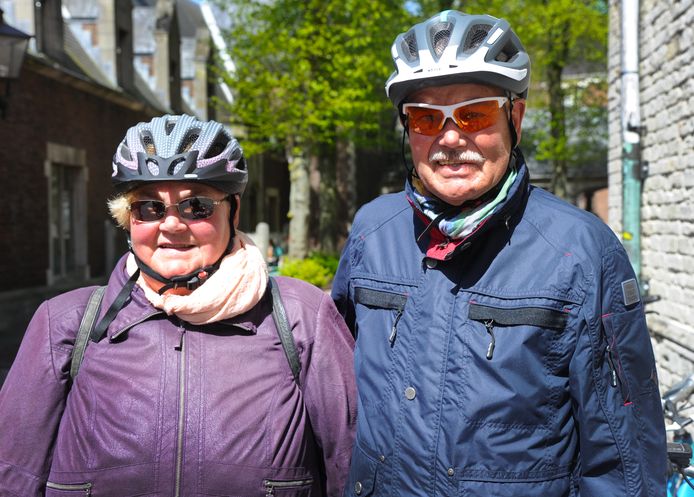 Hierom dragen Zeeuwen geen fietshelm en steeds meer Duitsers wel | Zeeuws  nieuws | pzc.nl