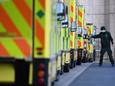 In Engeland staan de ambulances in de rij om een plek te vinden voor hun coronapatiënten.
