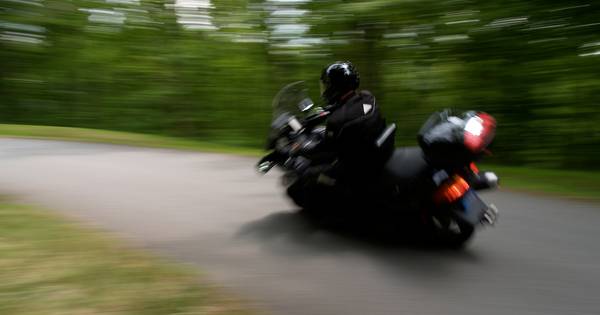 25-jarige motorrijder uit Stampersgat scheurt met 203 kilometer per uur over A17 ...