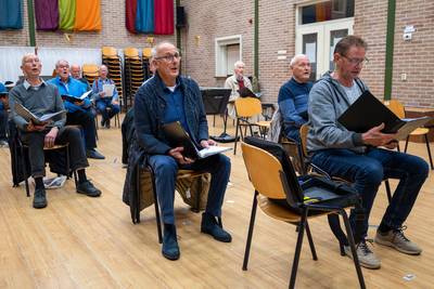 Koren in de Betuwe doen er alles om te kunnen blijven repeteren; hoepels om 1,5 meter afstand te hou