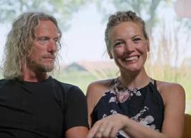Sicco en Tessa doen een boekje open over hun 'Kopen zonder kijken'-deelname