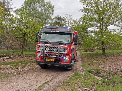 Brandweer rukt groots uit voor kampvuur