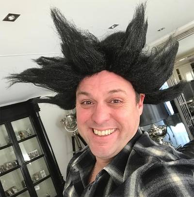 Frans toont ontplofte pruik en Guus knuffelt Alaaf You-vriendin Manon