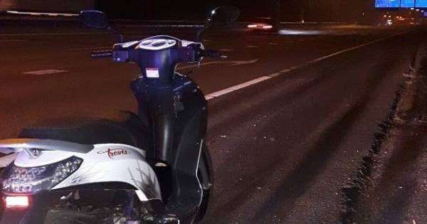 'U rijdt met scooter op A2 bij Waardenburg, mag dat?'