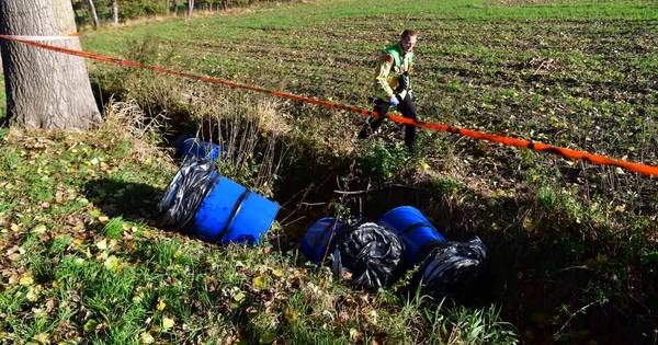 Drugsafval gedumpt aan Aaweg in Ommel