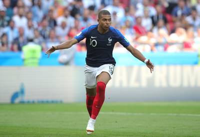 Mbappé eerste tiener sinds Pelé met twee goals in WK-wedstrijd
