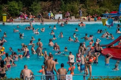 Lange zwembadverboden in Arnhem en Nijmegen vormen uitzondering