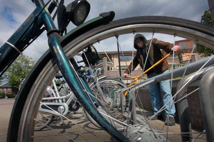 tijdens het openbreken van fietsslot | Nijmegen gelderlander.nl