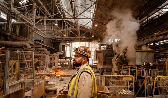 Aurubis haalt metalen voor elektrische auto’s en batterijen uit schroot: ‘Wat ze hier kunnen is uniek’