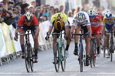 Van Poppel komt nipt tekort in sprintje met Trentin