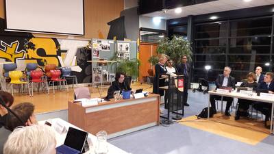 Overbetuwe komt toch met steun voor Molukse gemeenschap