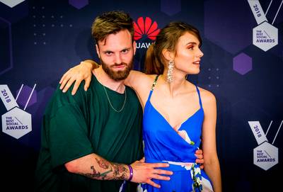 Tim Hofman schrijft over relatiebreuk met vriendin