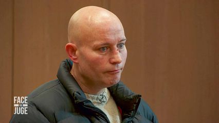 6. Il mord un automobiliste