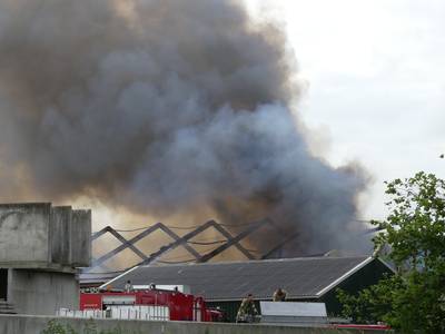 Grote brand bij pluimveebedrijf in Woudenberg