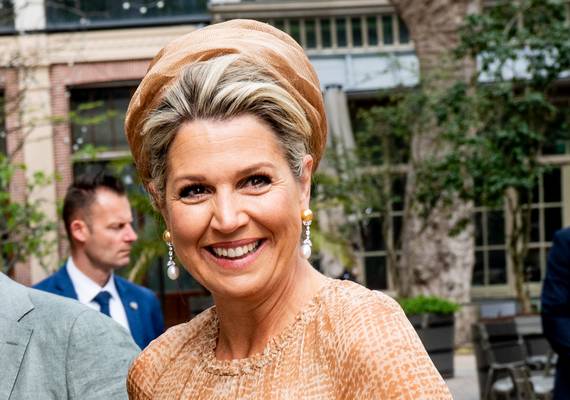 Koningin Máxima straalt in haar favoriete lentejurk